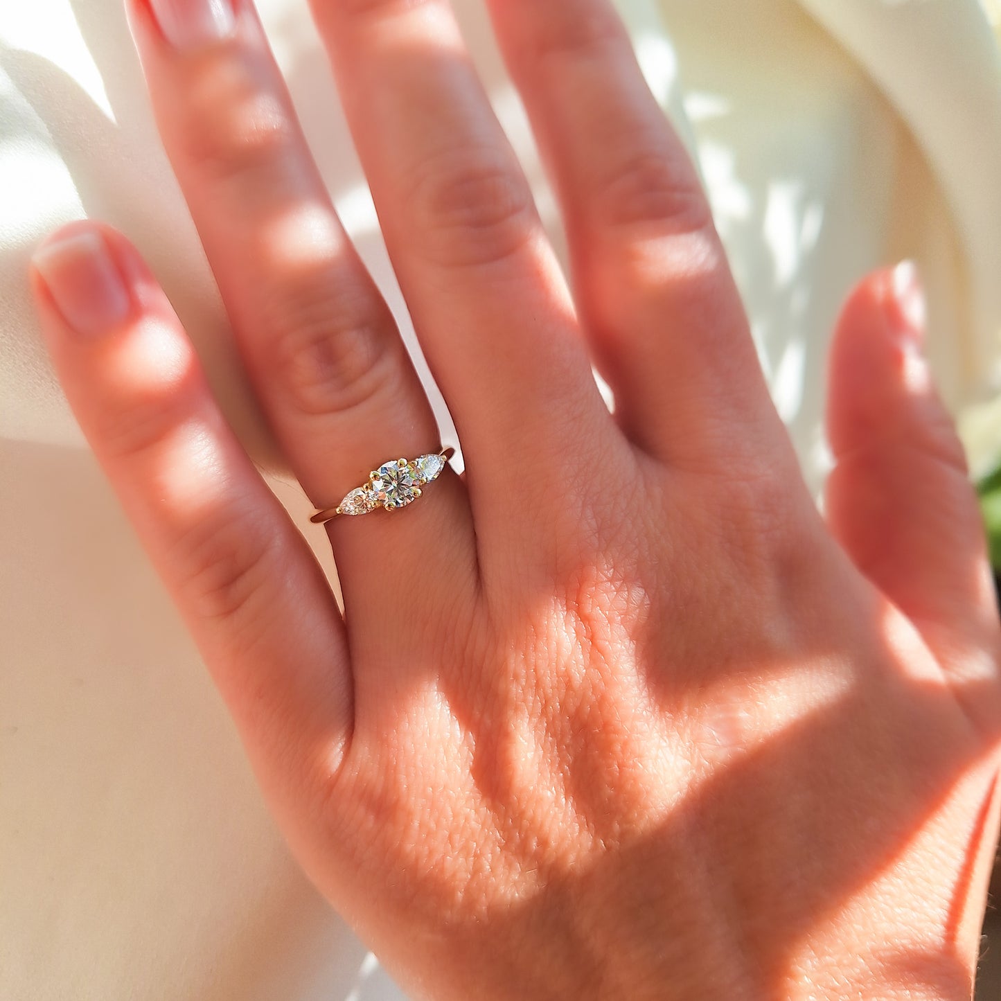 טבעת שלושה יהלומים | עגולה וטיפות