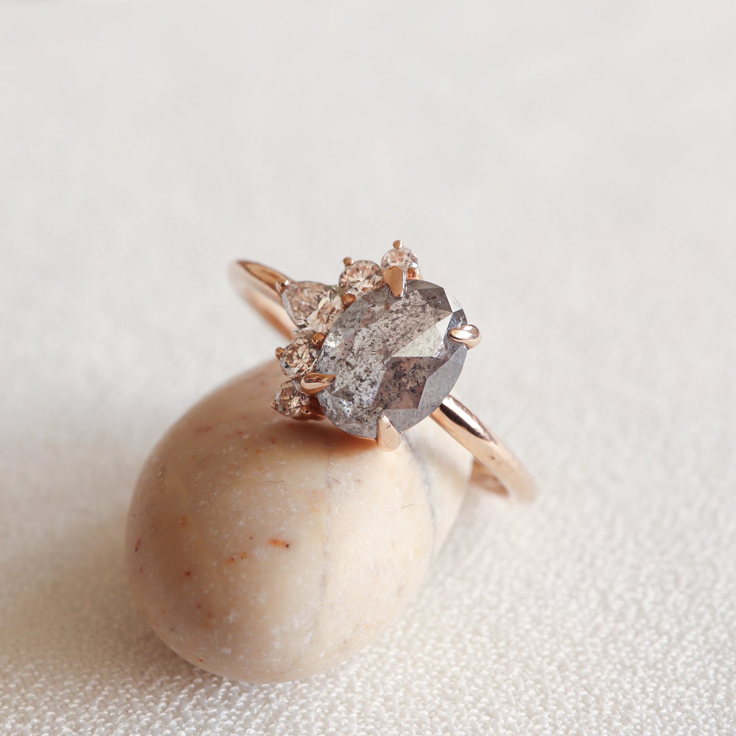 טבעת אובל אפור | מלח-פלפל