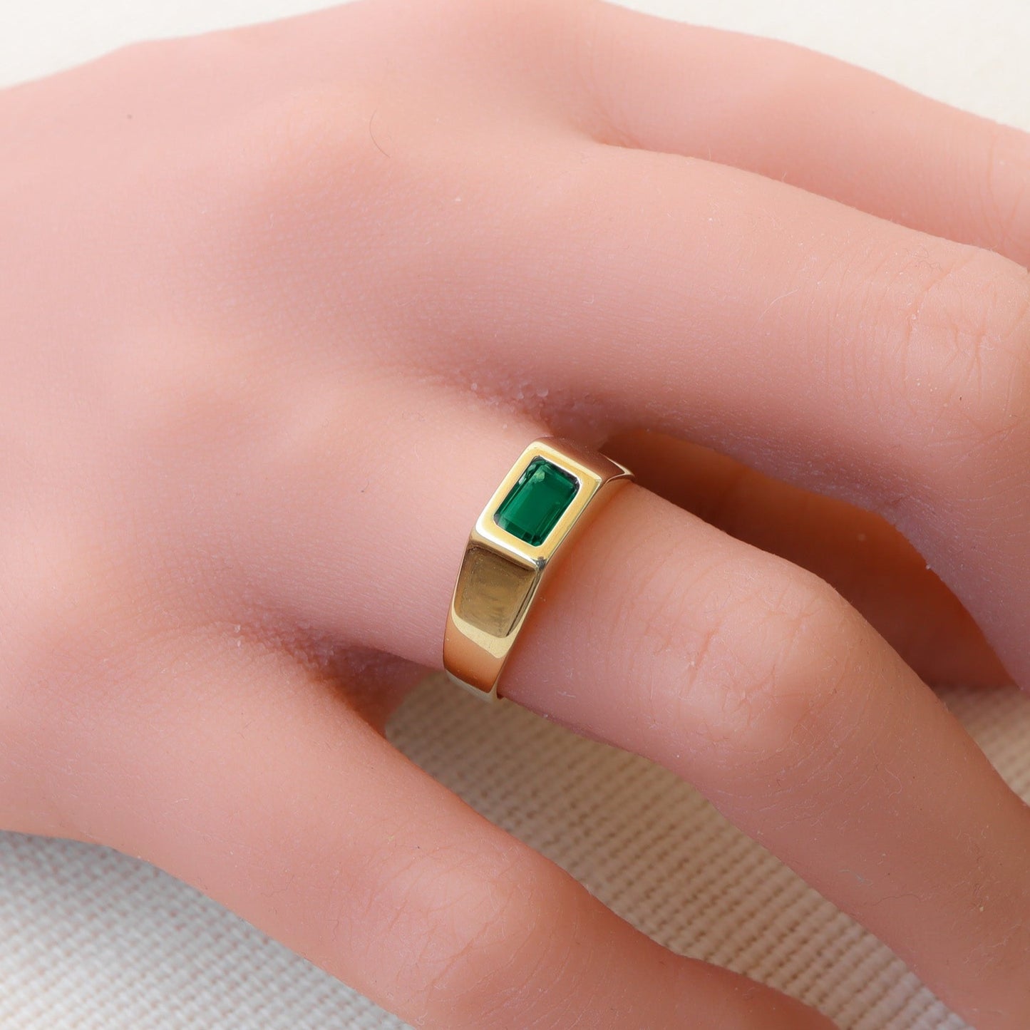 Emerald Signet Ring | Yellow Gold
