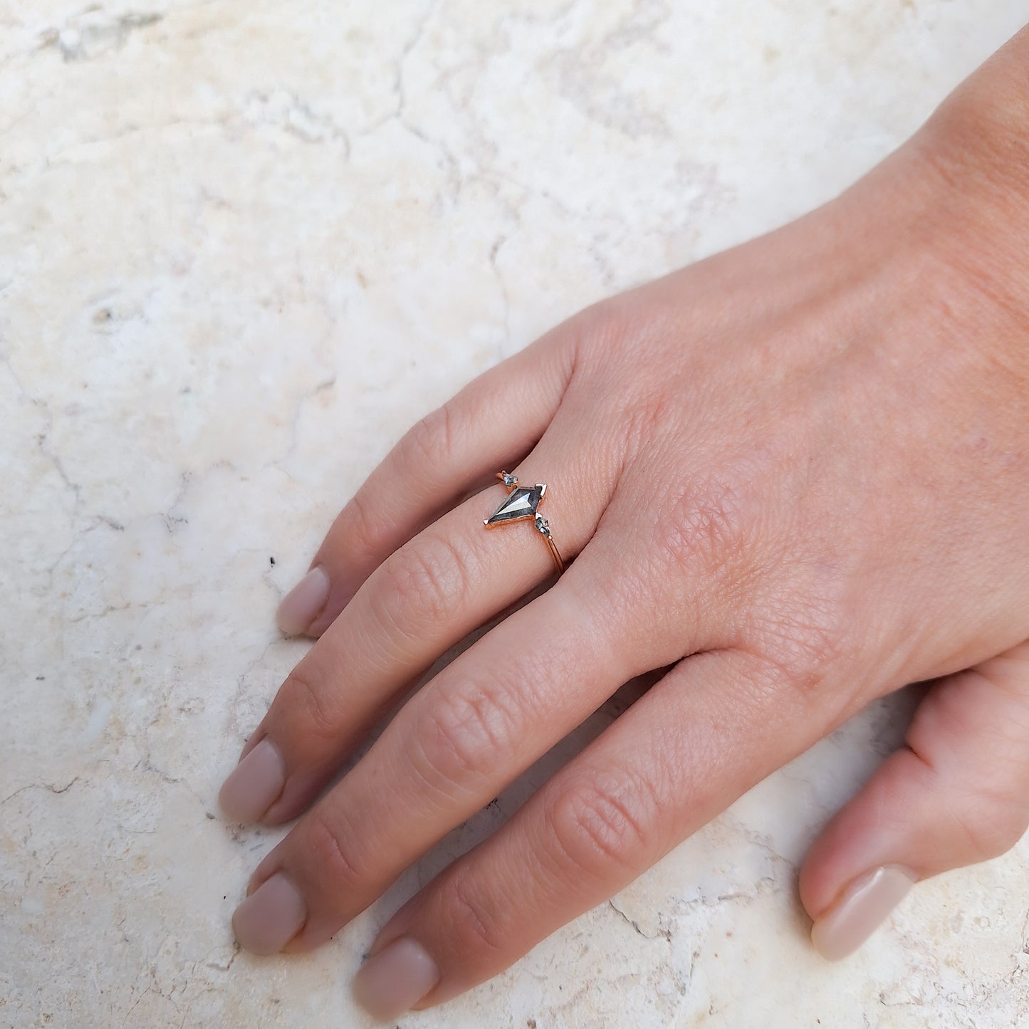 טבעת גלקסי שלושה דלתונים | Salt & Pepper