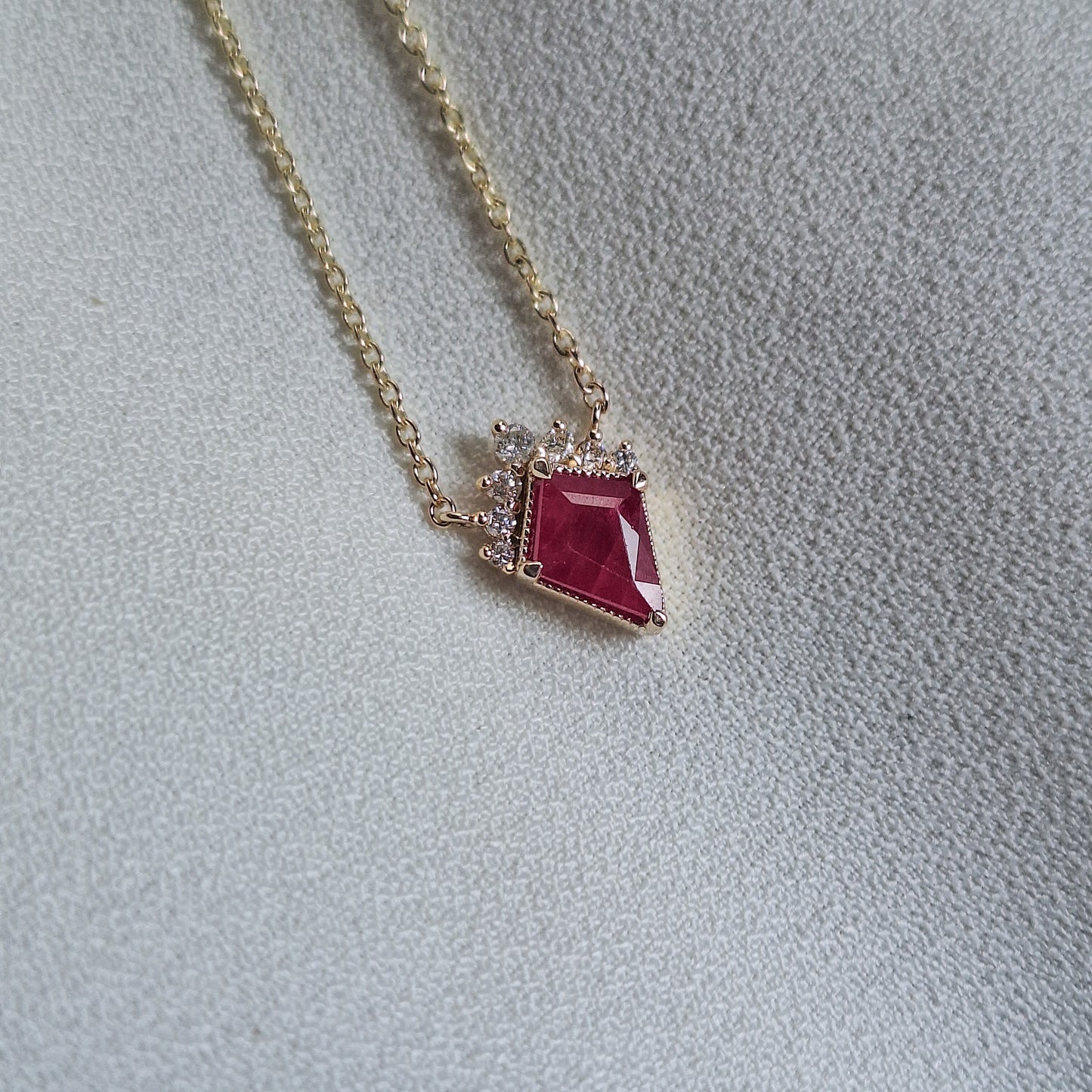 שרשרת דלתון | רובי אדום ויהלומים