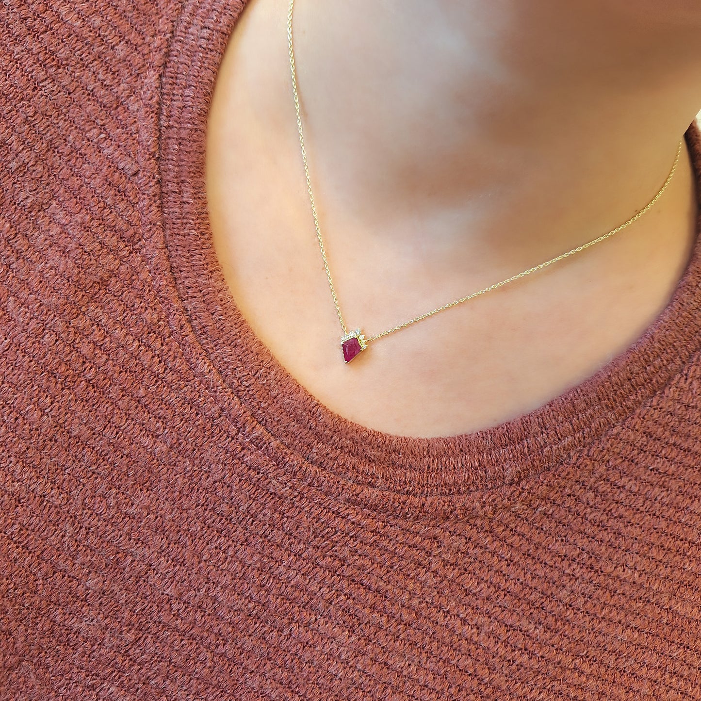 שרשרת דלתון | רובי אדום ויהלומים