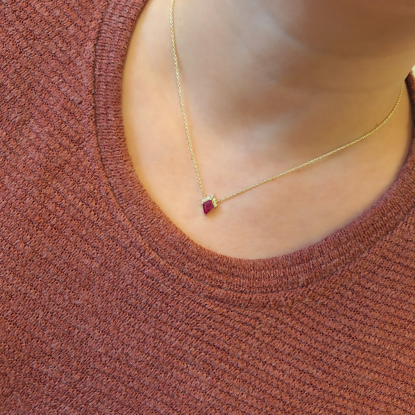 שרשרת דלתון | רובי אדום ויהלומים