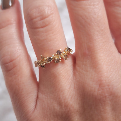 טבעת קלאסטר שוקולד | יהלומים חומים ולבנים