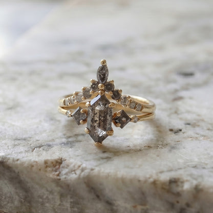 Curved "V" Salt & Pepper Cluster Ring | Yellow Gold