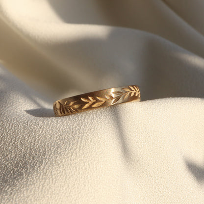 Nature inspired wedding band with leaf textures