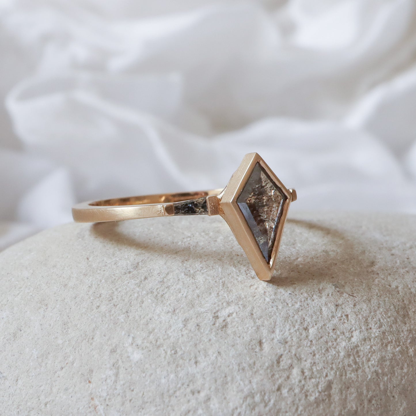 Geometric Salt & Pepper Diamond Trio Ring | Yellow Gold