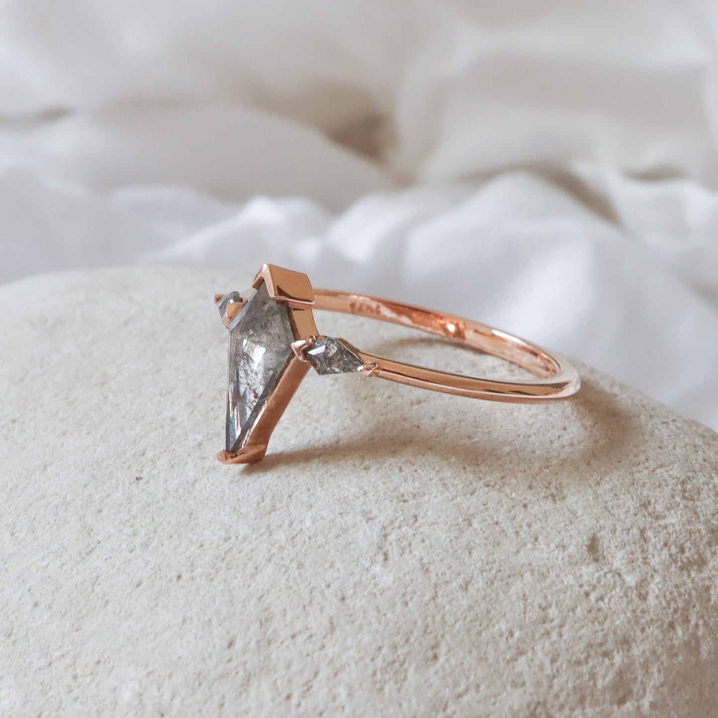 טבעת גלקסי שלושה דלתונים | Salt & Pepper