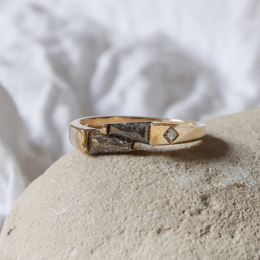 טבעת חותם | יהלומי טרפז Salt & Pepper
