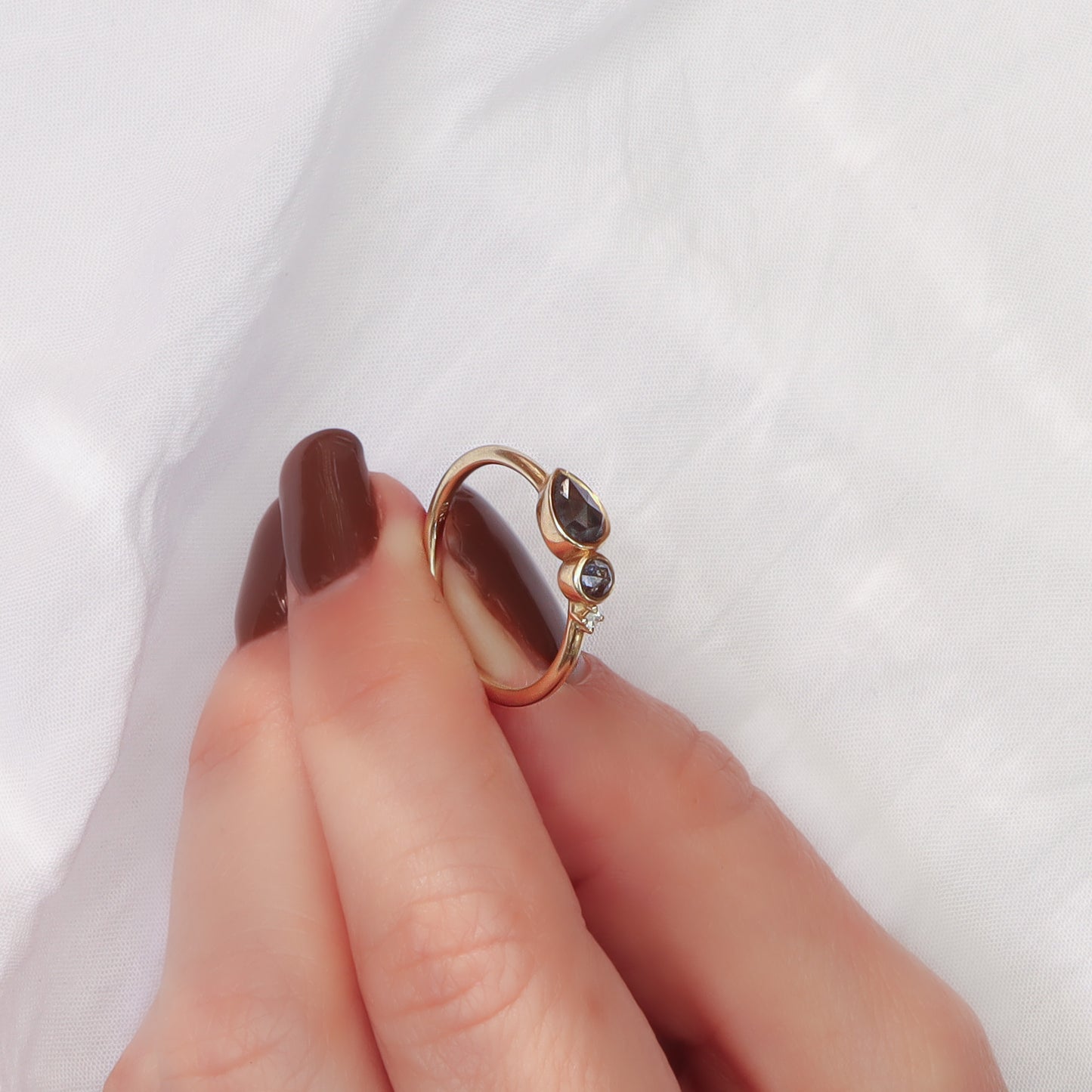 טבעת שלושה יהלומים | Salt & Pepper