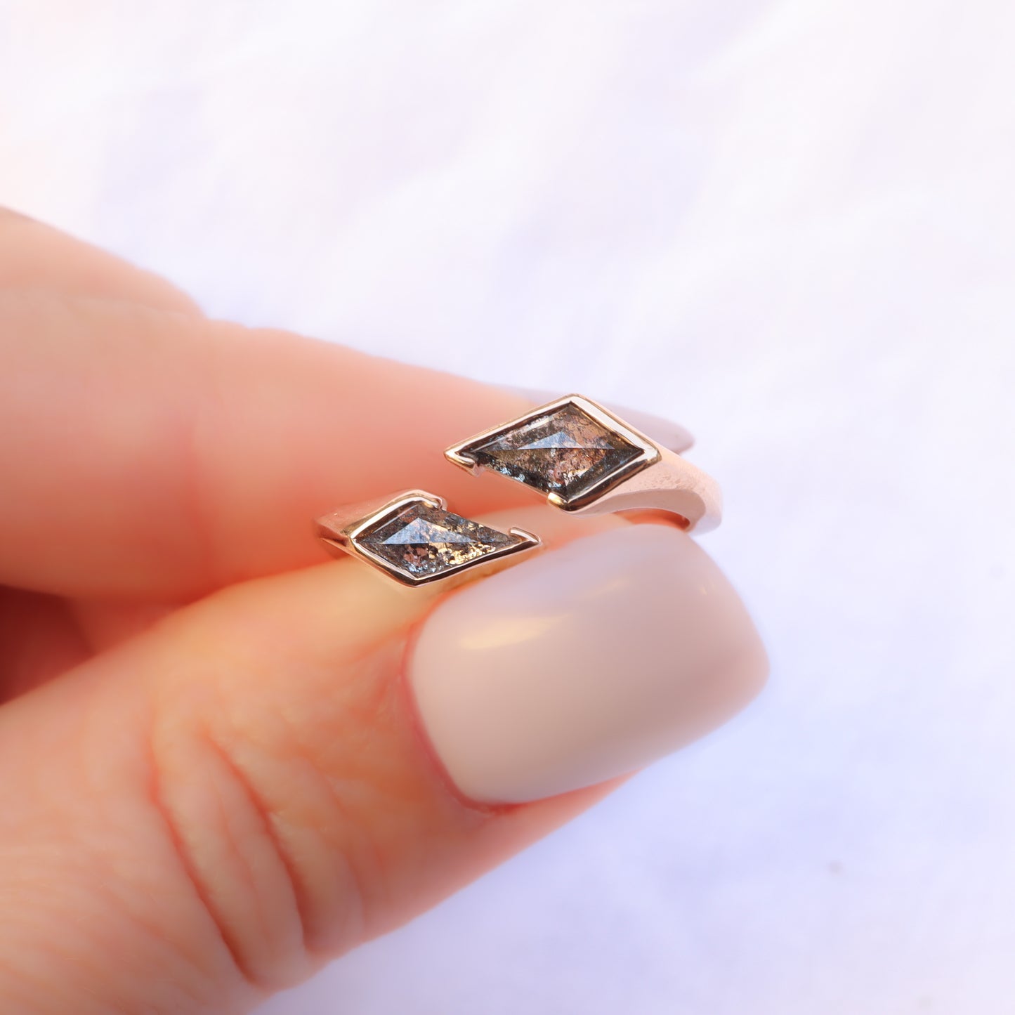 טבעת דלתונים פתוחה | Salt & Pepper