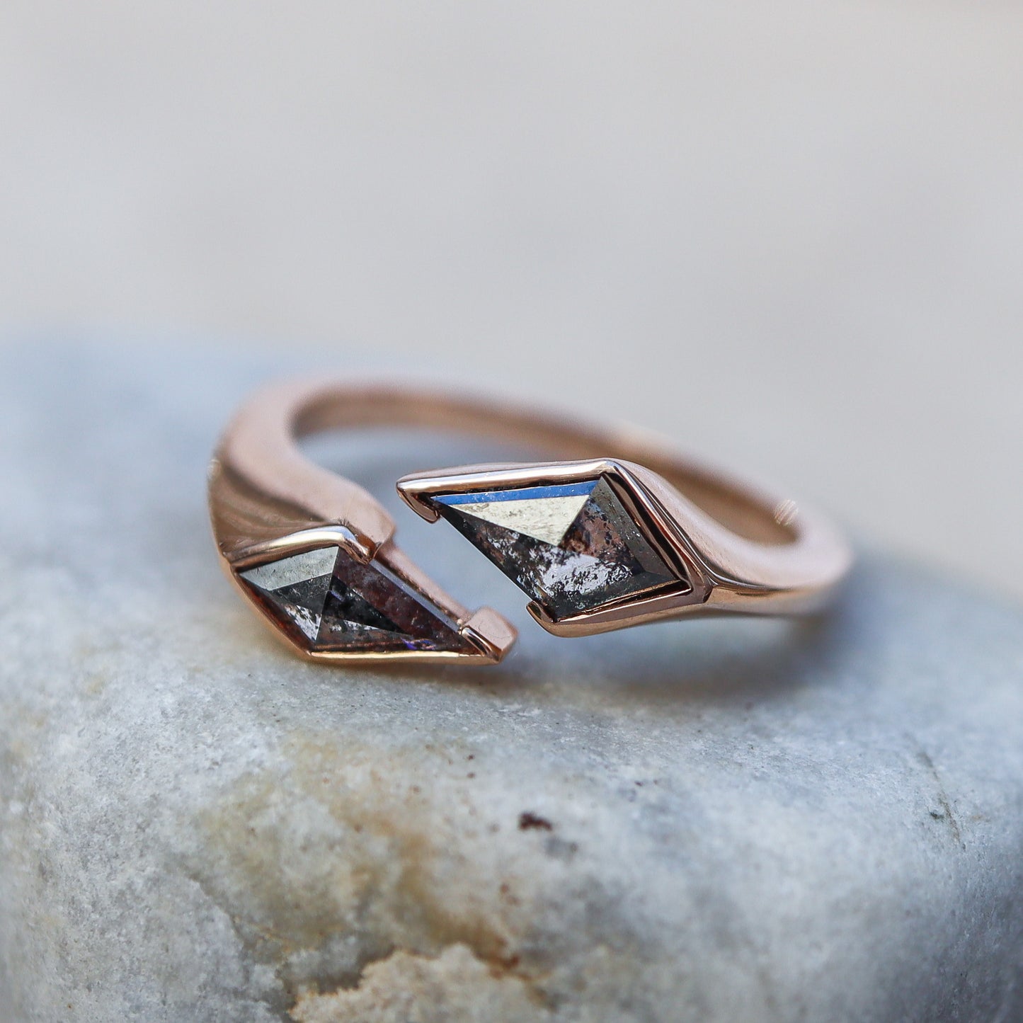 טבעת דלתונים פתוחה | Salt & Pepper