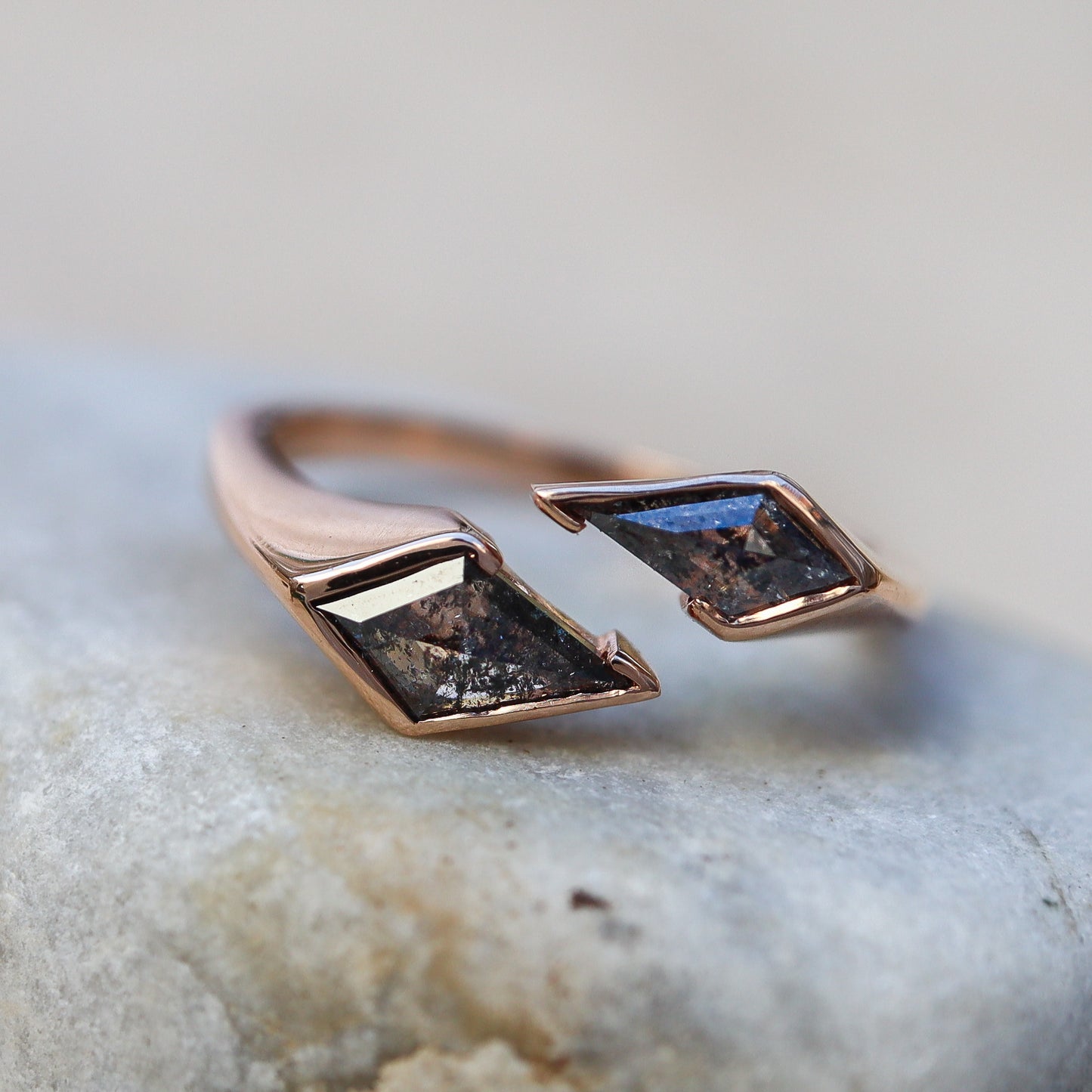 טבעת דלתונים פתוחה | Salt & Pepper