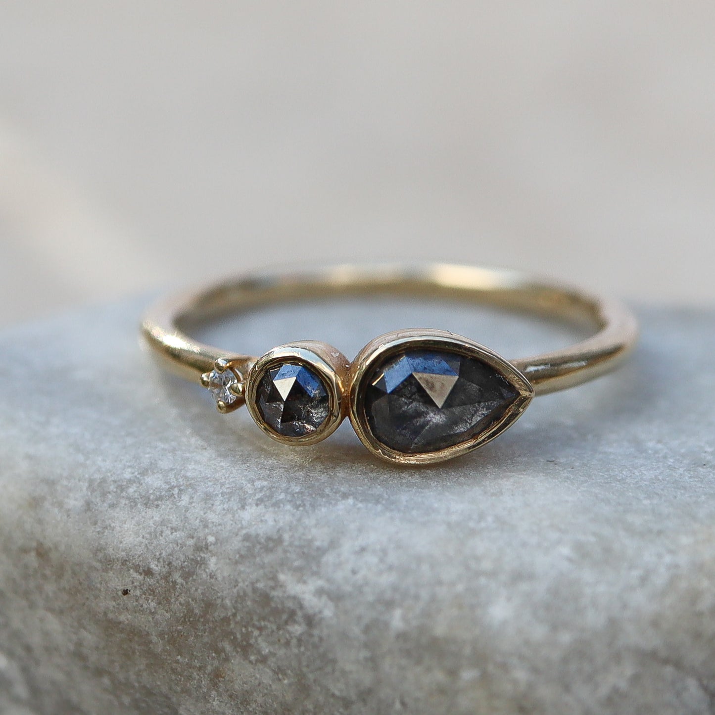 Galaxy Cluster Salt & Pepper Ring | Yellow Gold