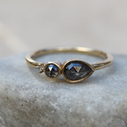 Galaxy Cluster Salt & Pepper Ring | Yellow Gold
