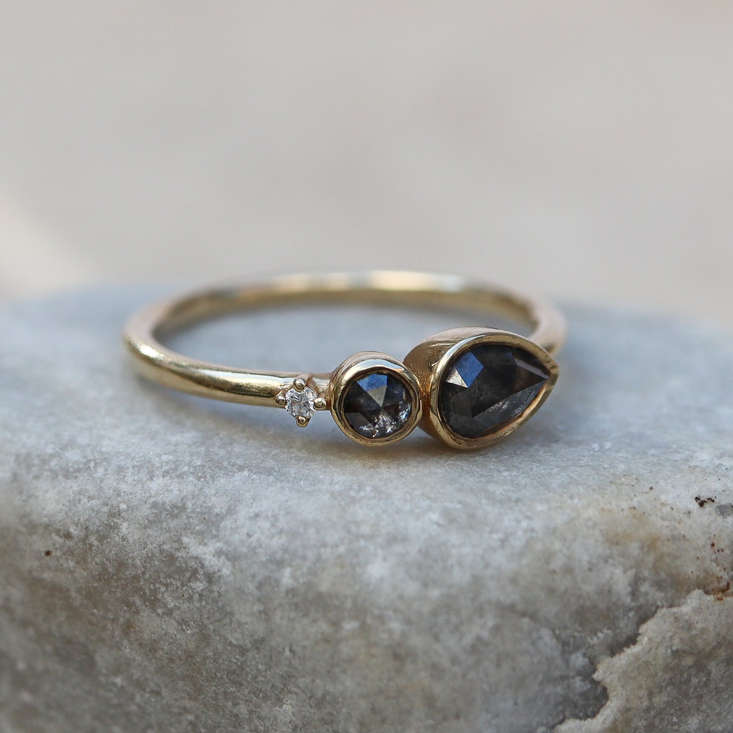 Galaxy Cluster Salt & Pepper Ring | Yellow Gold