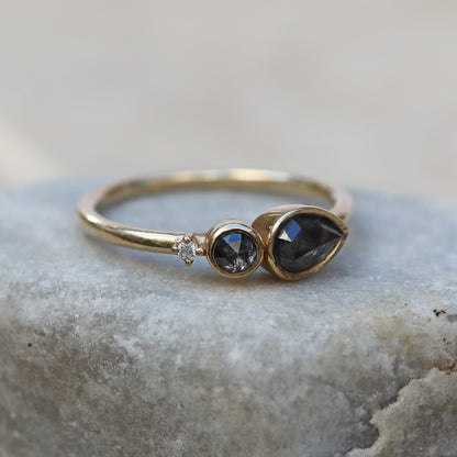 Galaxy Cluster Salt & Pepper Ring | Yellow Gold