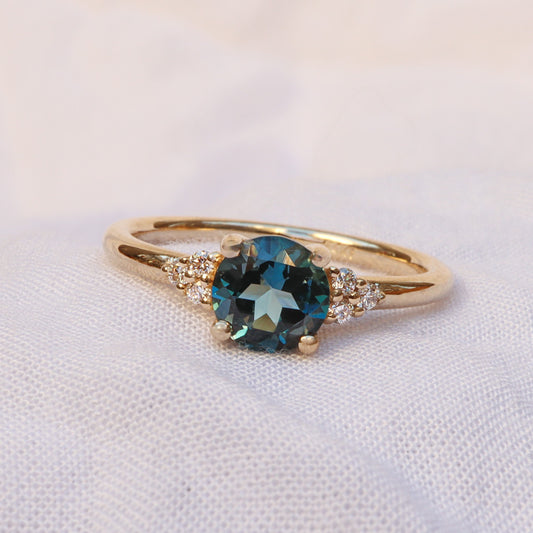 טבעת בלו טופז ויהלומים | זהב צהוב