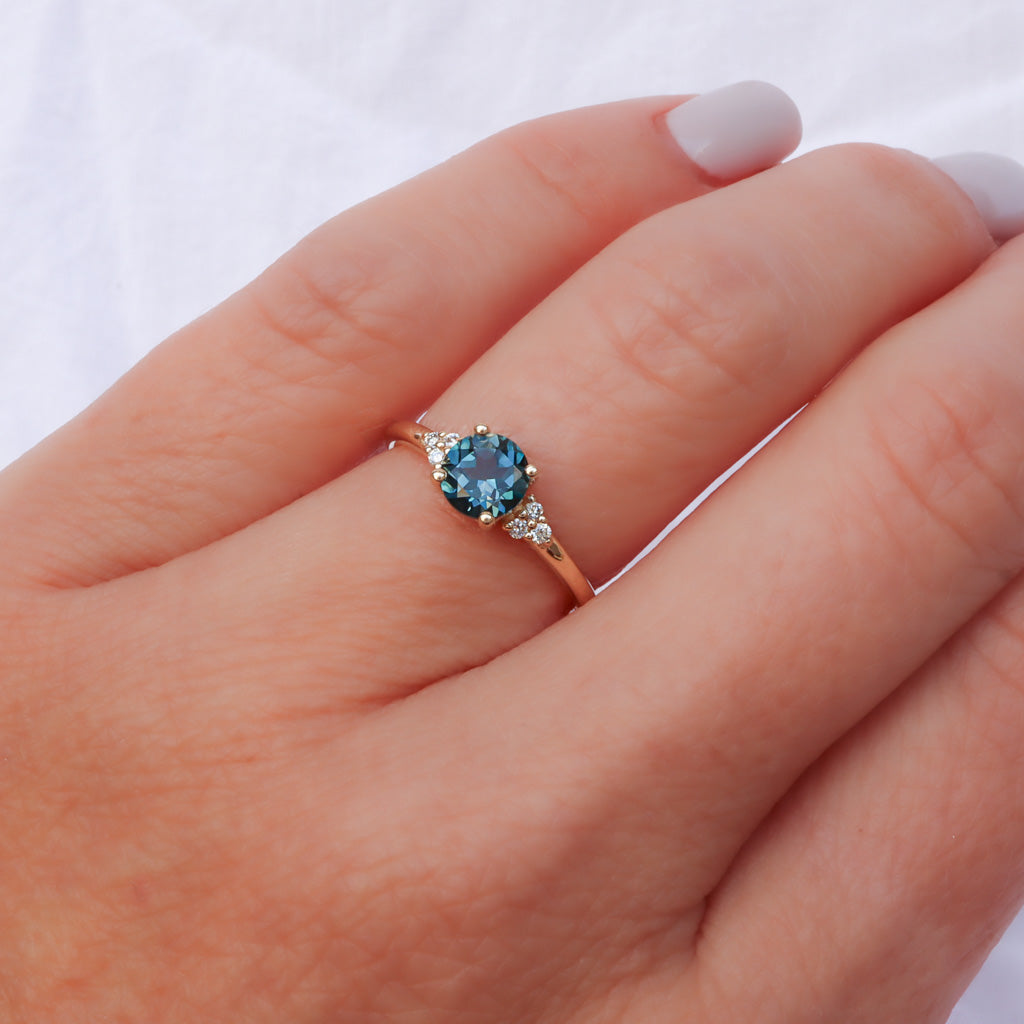 טבעת בלו טופז ויהלומים | זהב צהוב