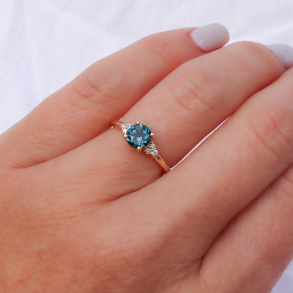 טבעת בלו טופז ויהלומים | זהב צהוב