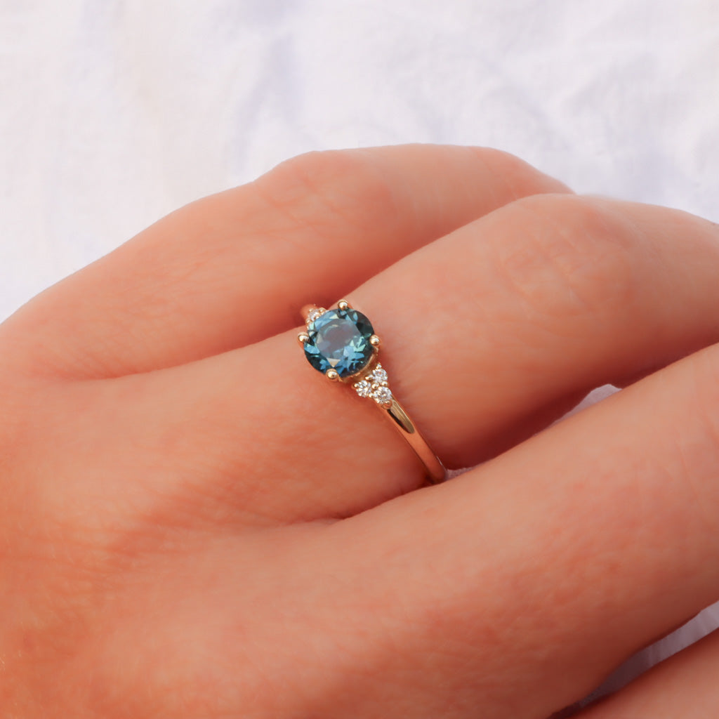 טבעת בלו טופז ויהלומים | זהב צהוב