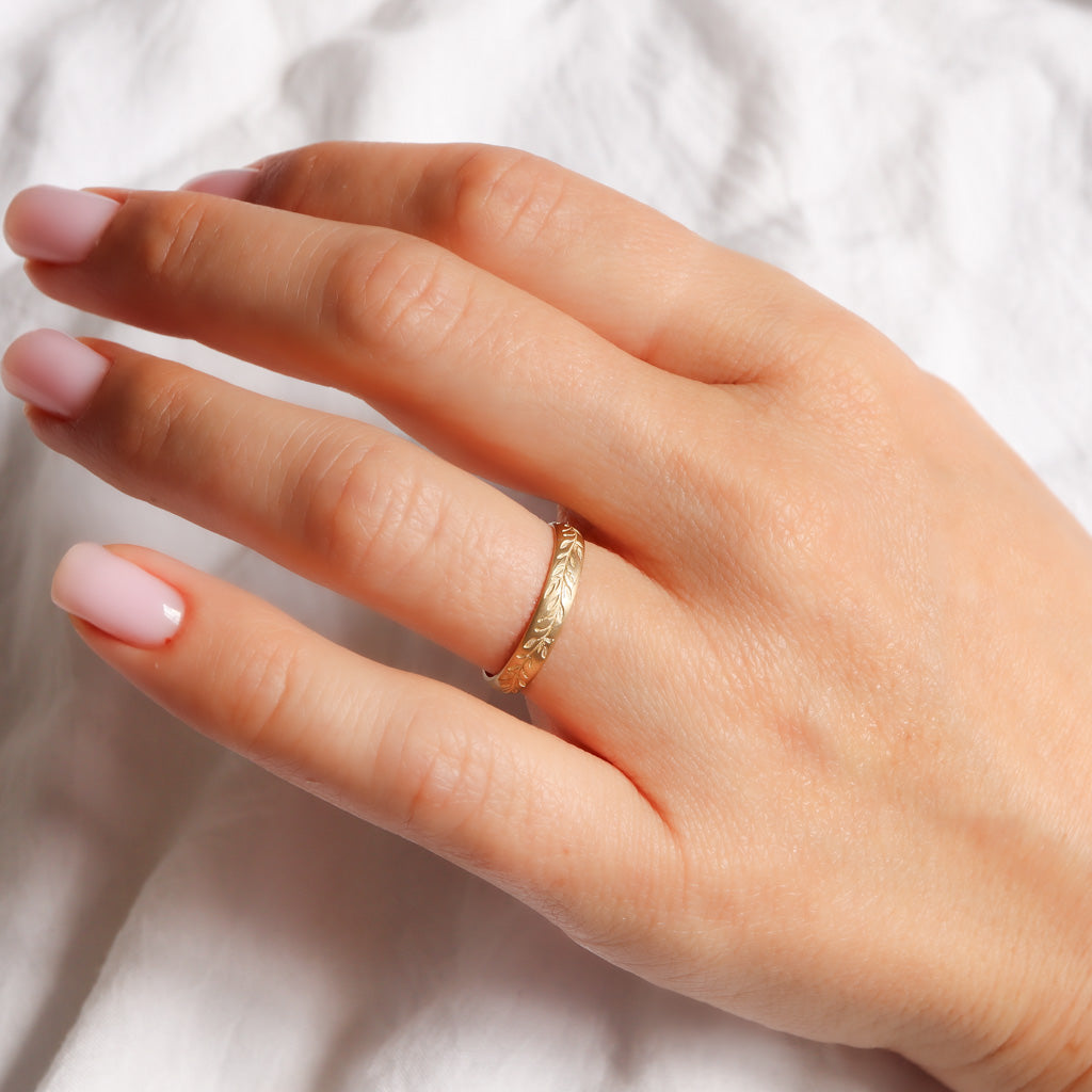 טבעת נישואין | עלי דפנה