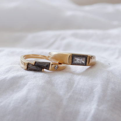 Salt & Pepper Trapezoid Signet Ring | Yellow Gold