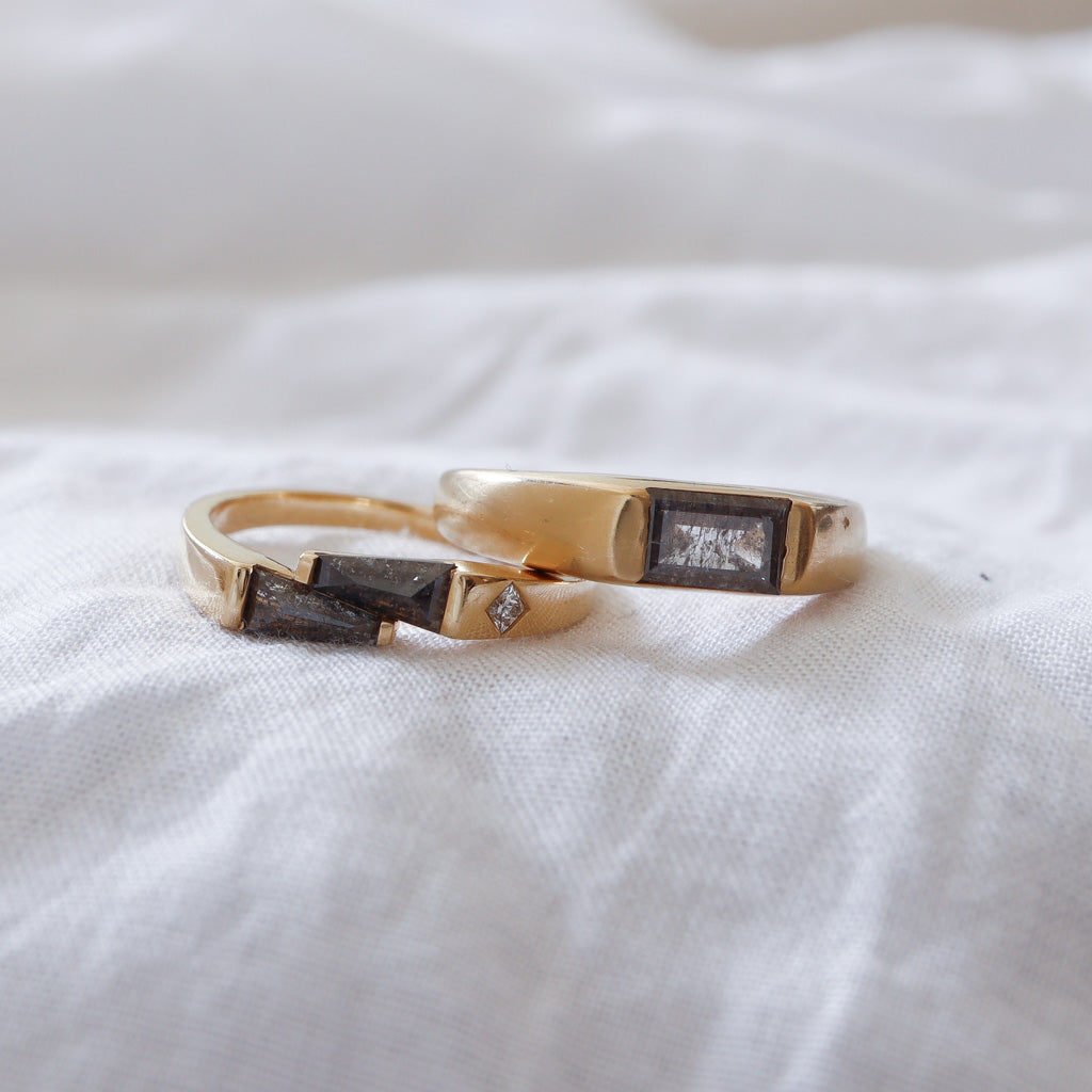 Salt & Pepper Baguette Signet Ring | Yellow Gold