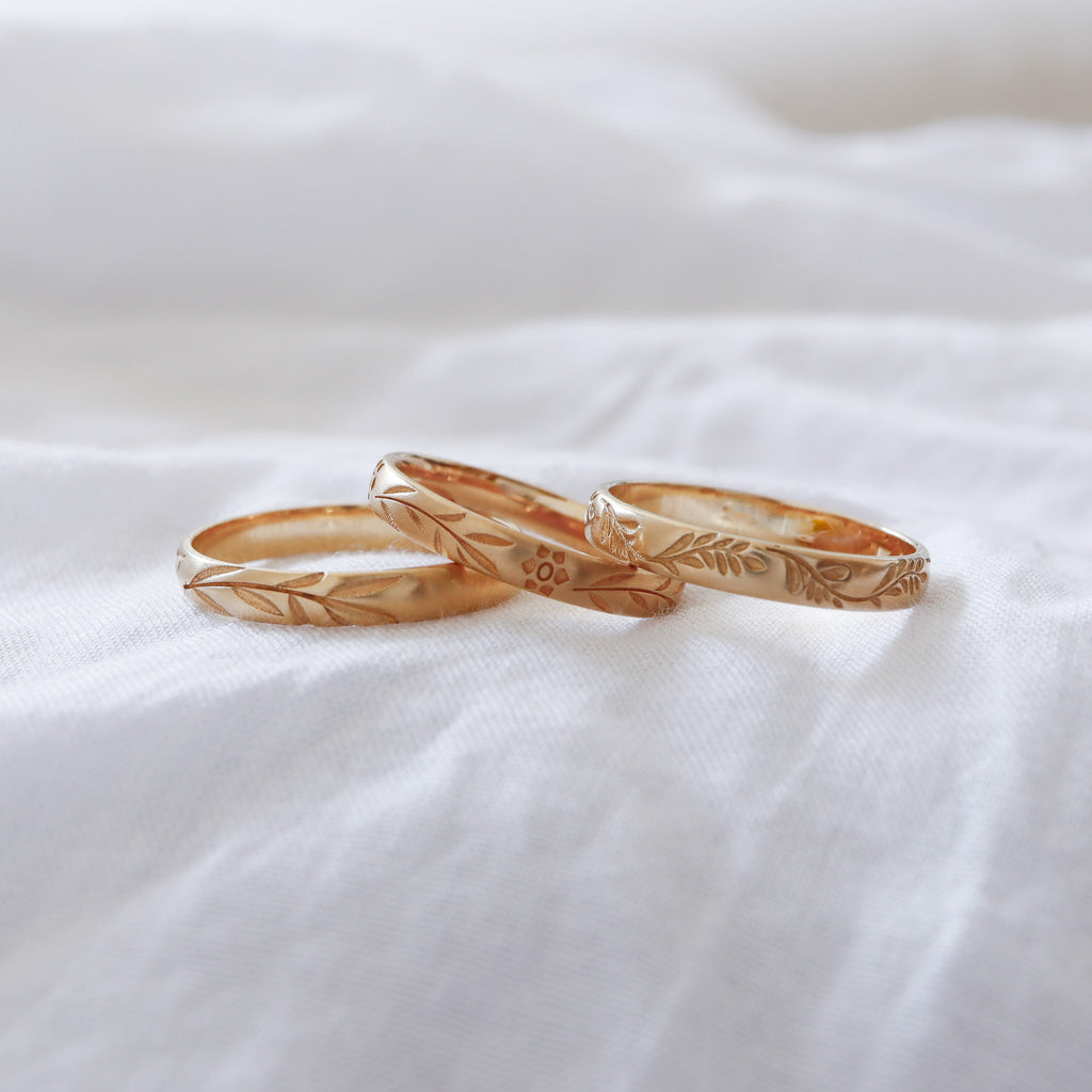 Eternal Leaf Engraved Wedding Band | Yellow Gold