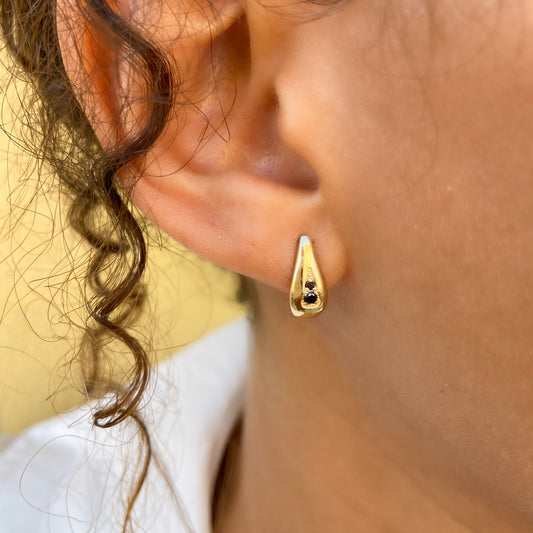 עגילי טיפה חובקים | יהלומים שחורים